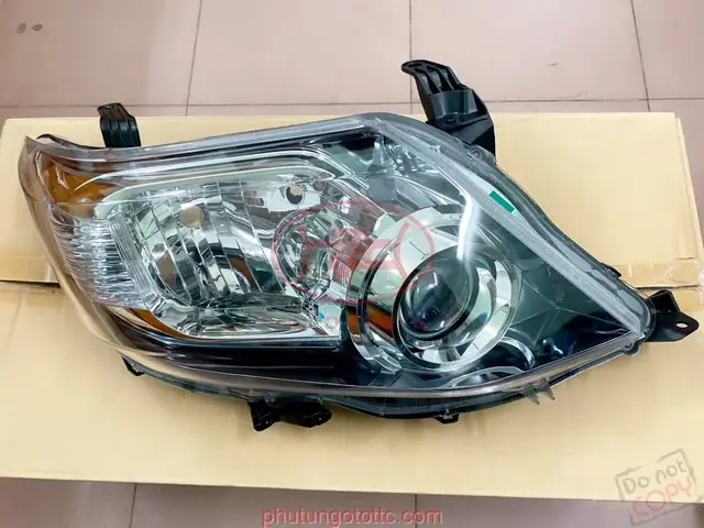 Giá Đèn Pha Xe Fortuner 2015