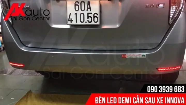 Giá Đèn Sau Xe Innova