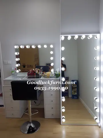 Gương Có Đèn Xung Quanh