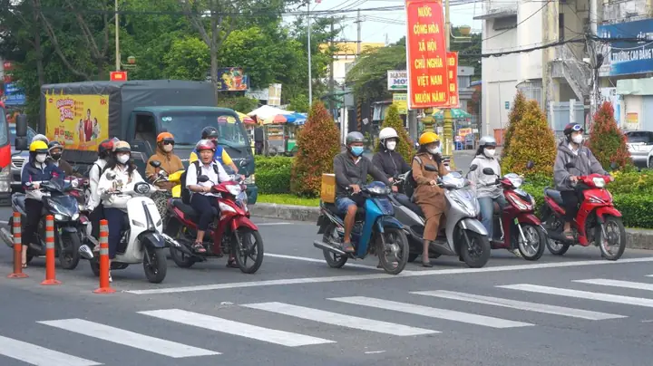 Hành Vi Vượt Đèn Đỏ