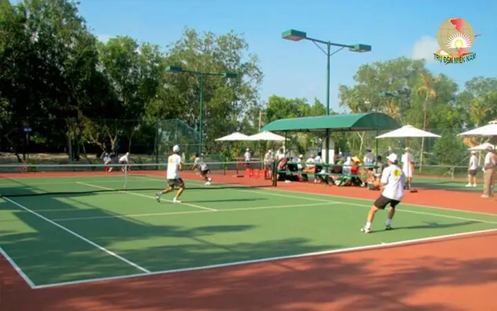 Hệ Thống Đèn Sân Tennis