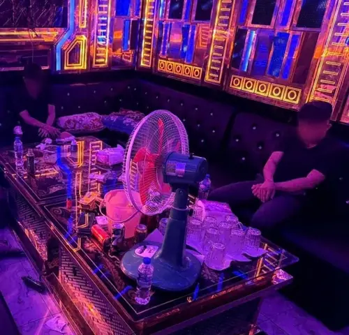 Karaoke Đèn Khuya Hoàng Châu