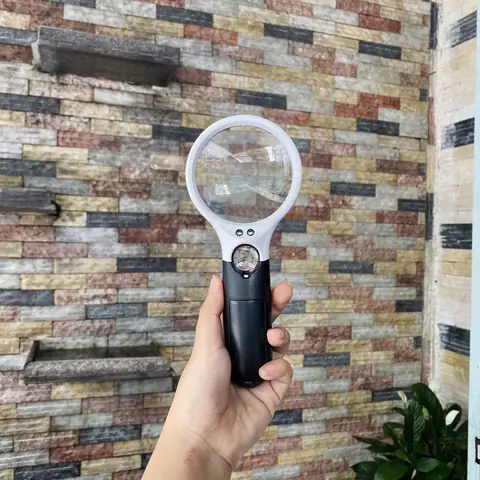 Kính Lúp Có Đèn Cầm Tay Kính Lúp Có Đèn Cầm Tay