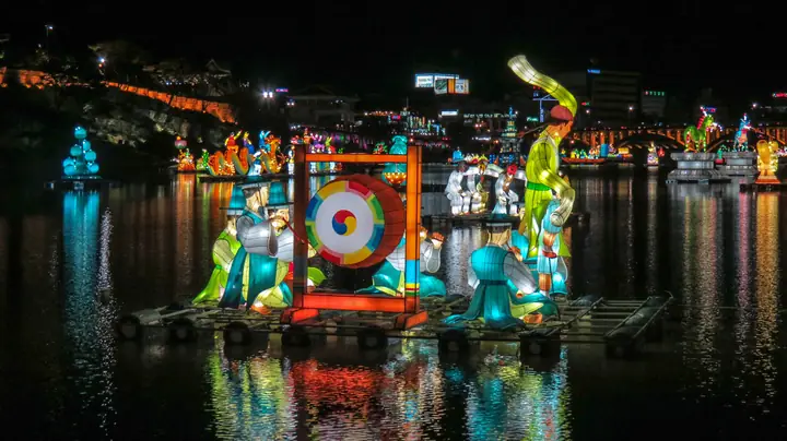 Lễ Hội Đèn Lồng Jinju