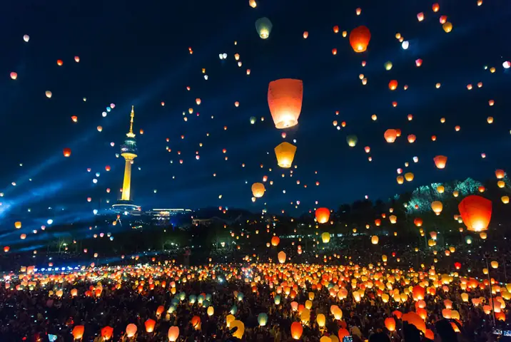 Lễ Hội Thả Đèn Trời Nhật Bản