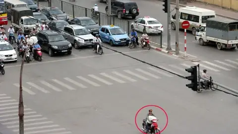 Lỗi Vượt Đèn Đỏ Không Giấy Tờ Xe