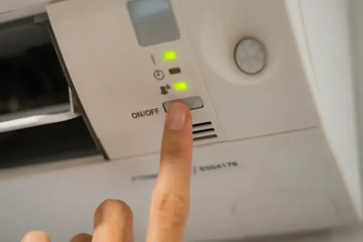 Máy Lạnh Chớp Đèn Vàng