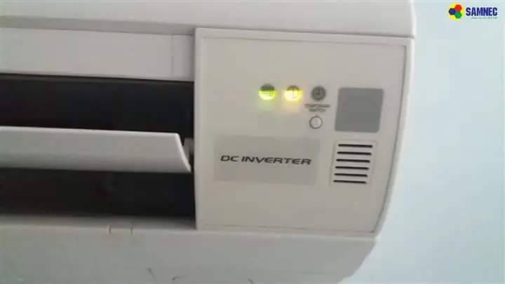 Máy Lạnh Hitachi Báo Đèn Vàng