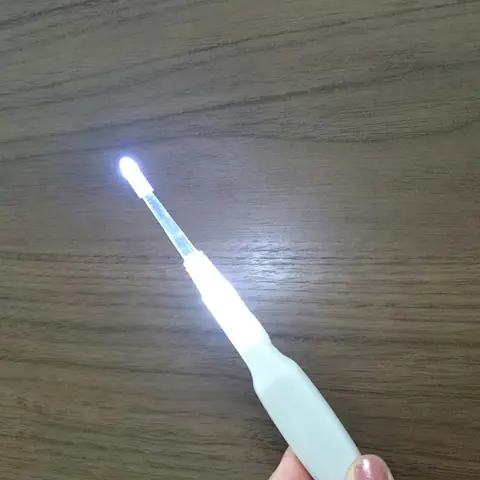 Móc Lỗ Tai Có Đèn