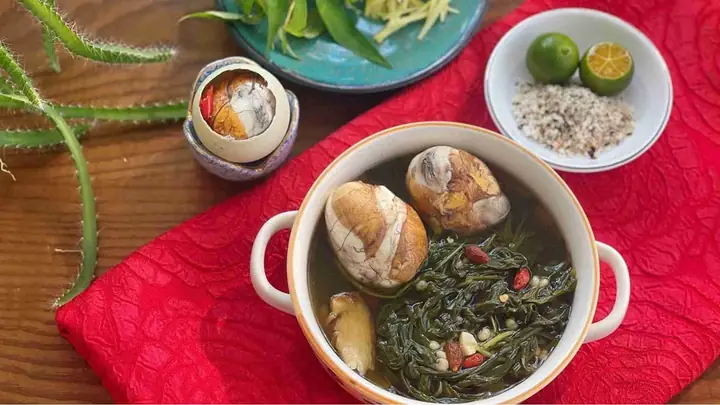 Ngày Đèn Đỏ Có Nên Ăn Trứng Vịt Lộn