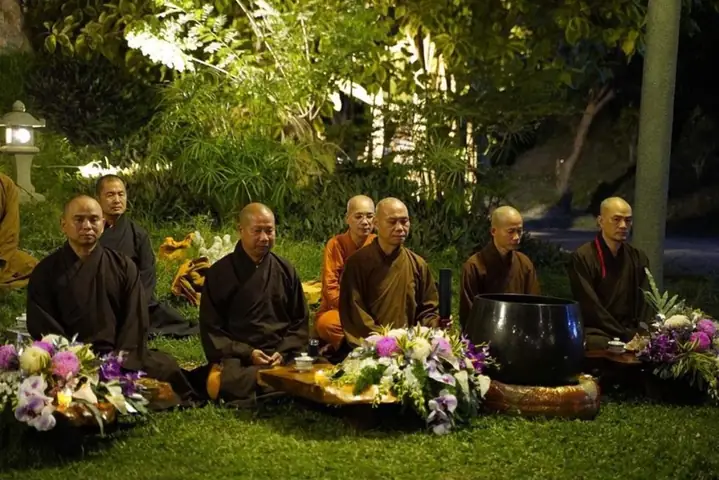 Nghi Thức Thả Đèn Hoa Đăng