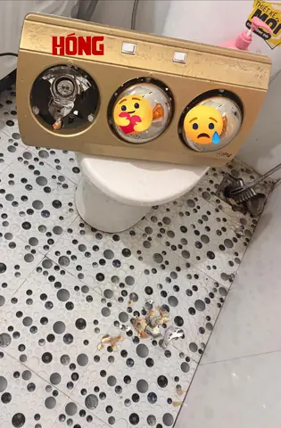 Nổ Đèn Sưởi Nhà Tắm