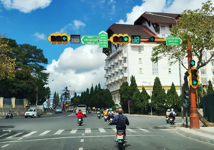 Phố Đèn Đỏ Hòa Bình