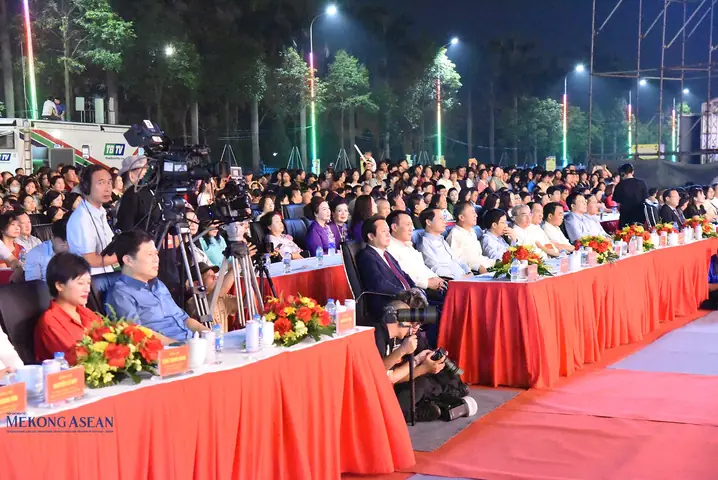 Phố Đèn Đỏ Hưng Yên