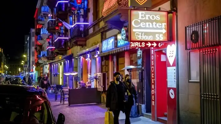 Phố Đèn Đỏ Ở Berlin