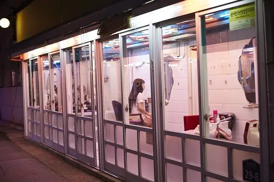 Phố Đèn Đỏ Ở Busan