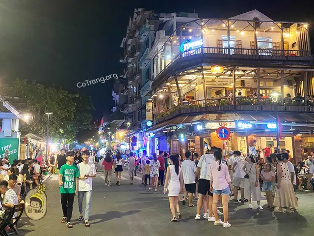 Phố Đèn Đỏ Ở Huế