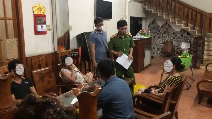 Phố Đèn Đỏ Quy Nhơn