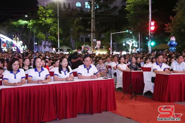 Phố Đèn Đỏ Sơn La