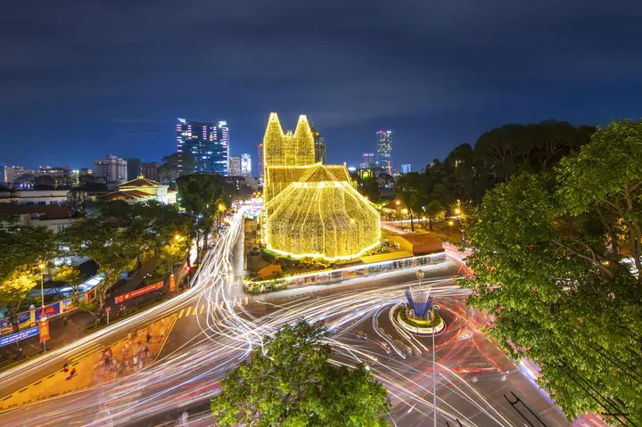 Phố Không Mùa Phố Chưa Lên Đèn
