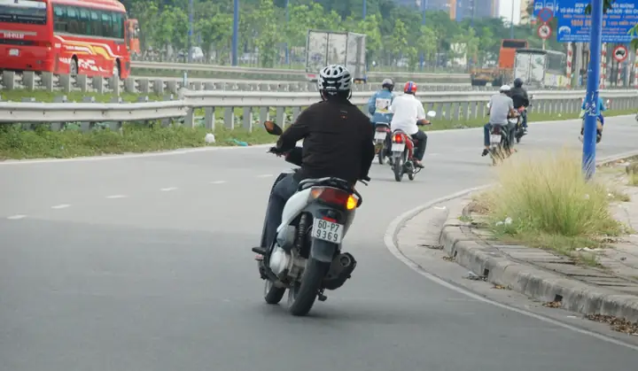 Rẽ Không Bật Đèn Tín Hiệu Bị Phạt Thế Nào