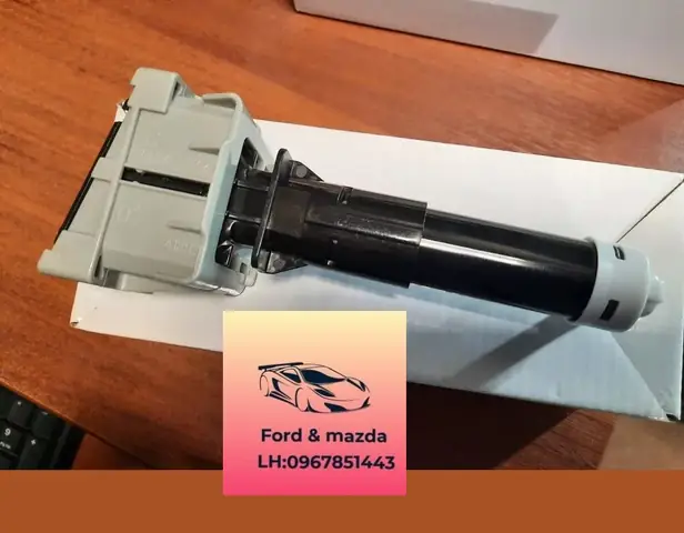Rửa Đèn Pha Mazda 6