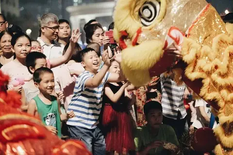 Rước Đèn Ông Sao Tùng Dinh Dinh