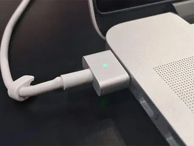 Sạc Macbook Không Lên Đèn