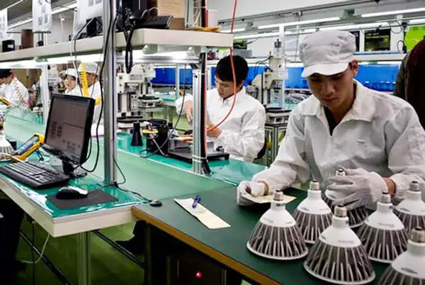 So Sánh Đèn Led Philip Và Rạng Đông