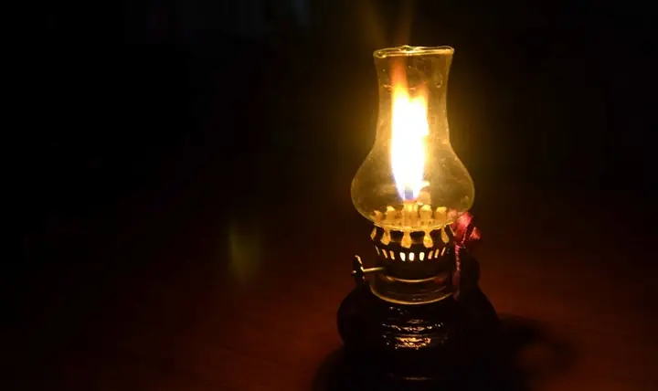 Sống Dầu Đèn Chết Kèn Trống