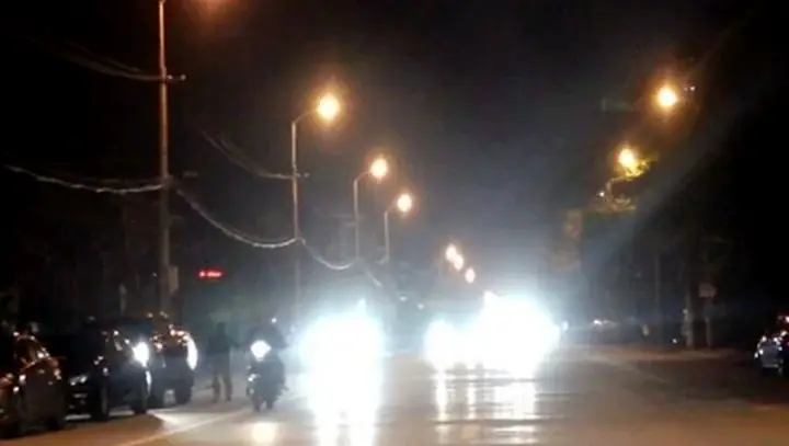 Sử Dụng Đèn Chiếu Xa Trong Đô Thị