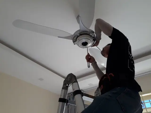 Sửa Chữa Quạt Trần Đèn
