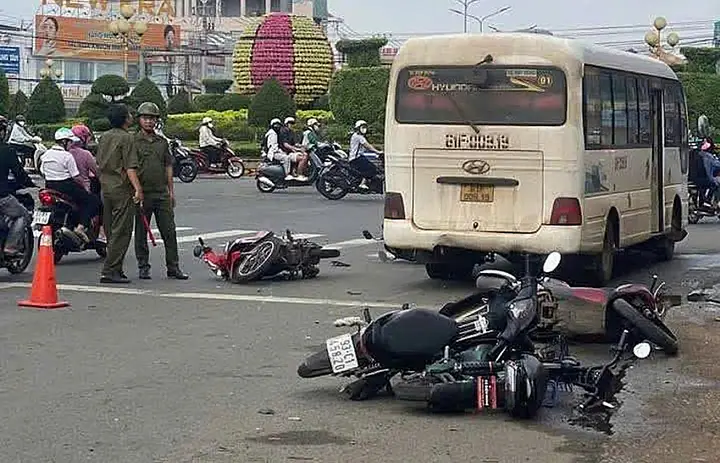 Tai Nạn Dừng Đèn Đỏ