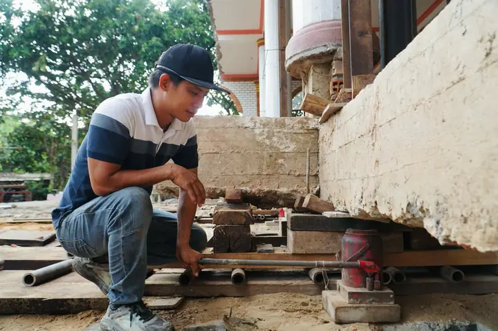 Thần Đèn Nâng Nhà Là Ai
