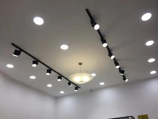 Thanh Ray Gắn Đèn Led