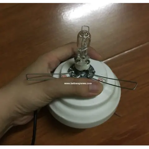 Thay Bóng Đèn Xông Tinh Dầu