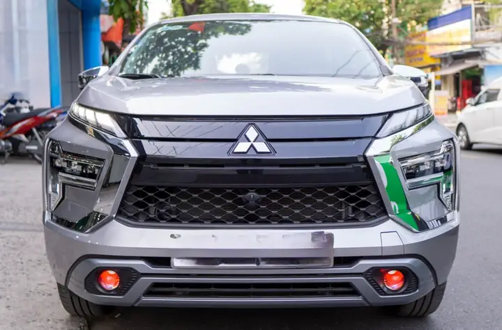 Thay Bóng Led Cho Đèn Gầm