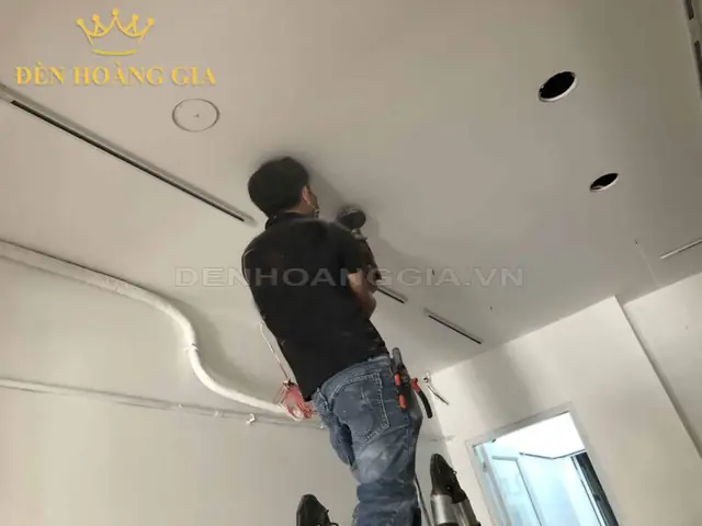 Thi Công Đèn Âm Trần
