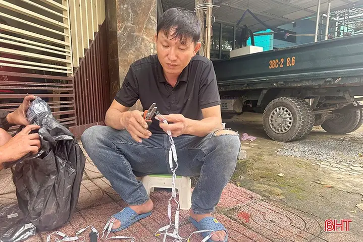 Thợ Lắp Đèn Trang Trí