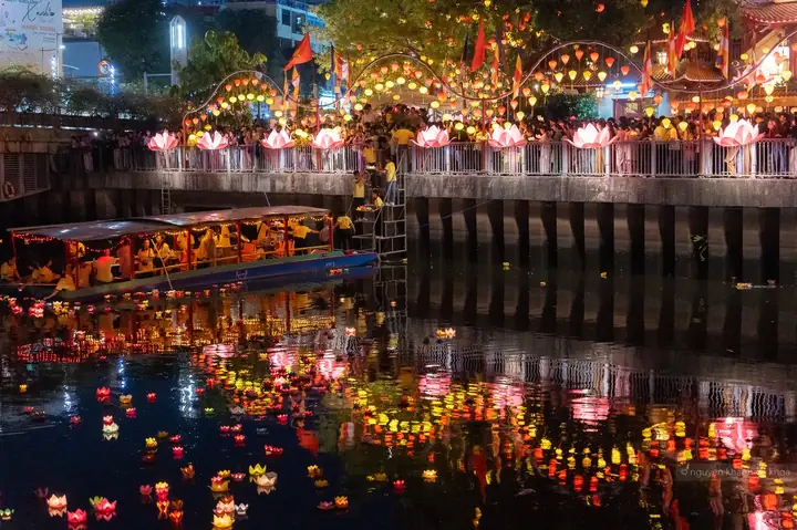 Thơ Thả Đèn Hoa Đăng