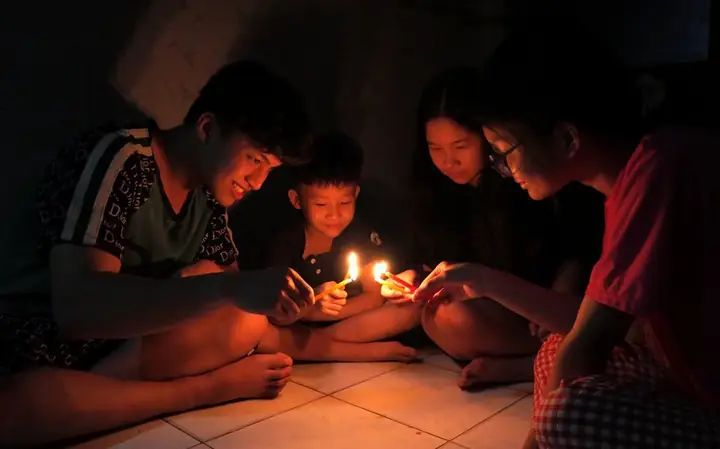 Tối Lửa Tắt Đèn Có Nhau Tiếng Anh