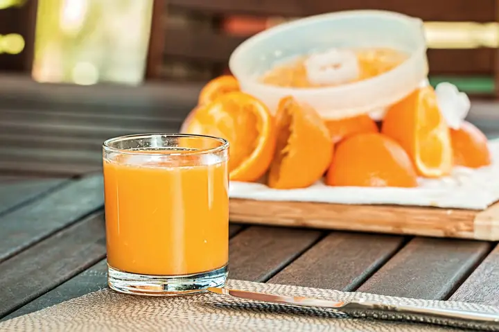Uống Nước Cam Ngày Đèn Đỏ