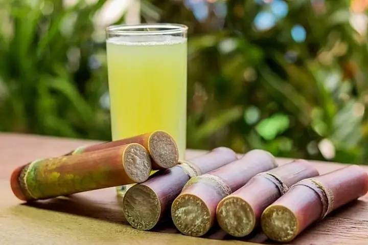 Uống Nước Mía Ngày Đèn Đỏ