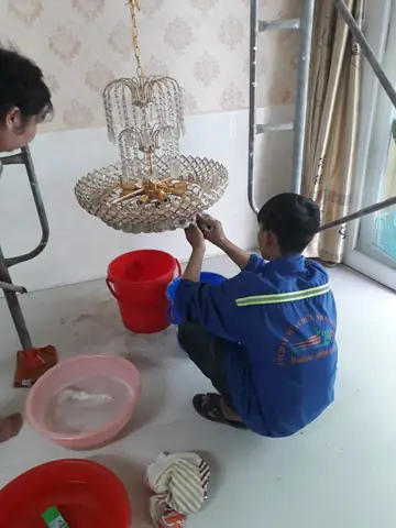 Vệ Sinh Đèn Chùm Tại Tphcm