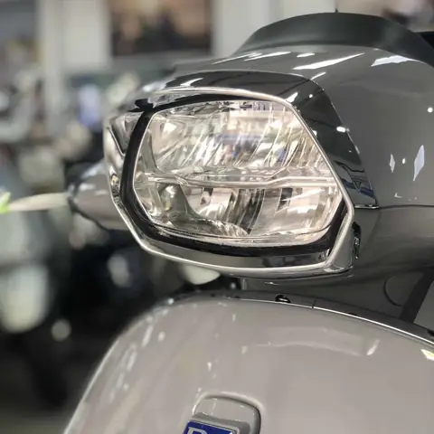 Vespa Đèn Vuông Giá Bao Nhiêu